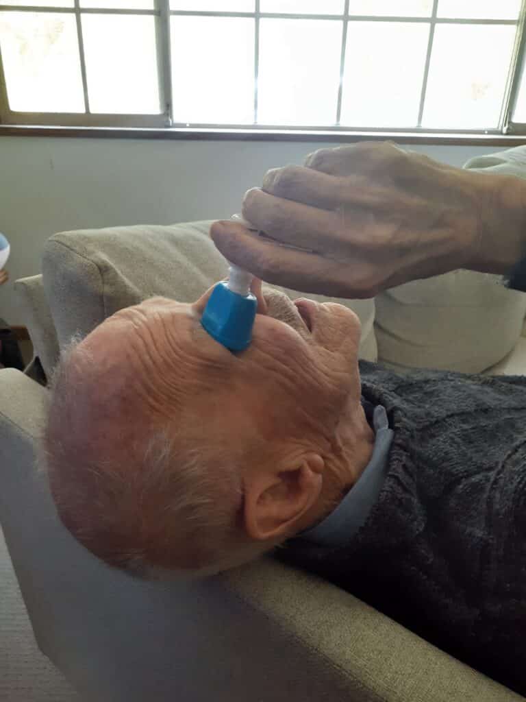 man administering eye drops with innovative eye dropper